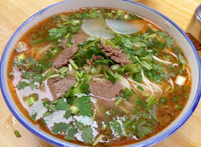 在杭州牛肉拉面馆一年能挣多少钱?万没想到年赚这么多