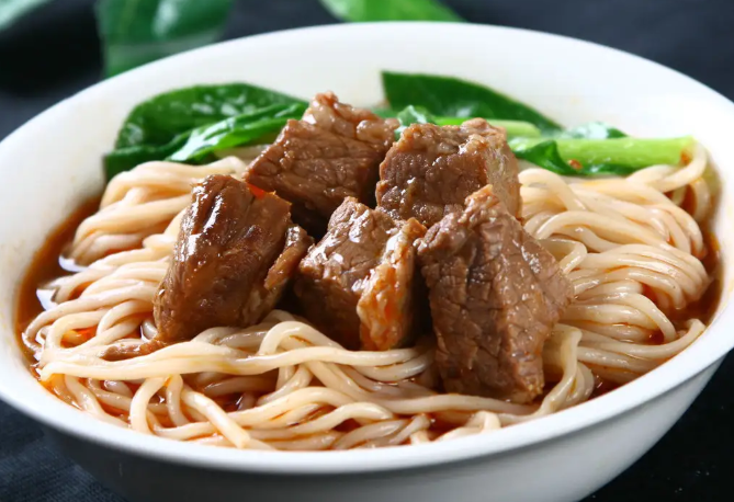 南京开家牛肉拉面馆一年能赚多少钱?万没想到纯利这么高