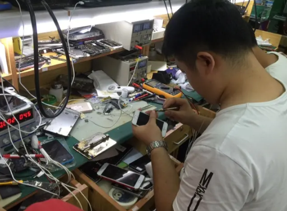 南京开家手机维修店一年利润能赚多少钱?万没想到年赚这么多